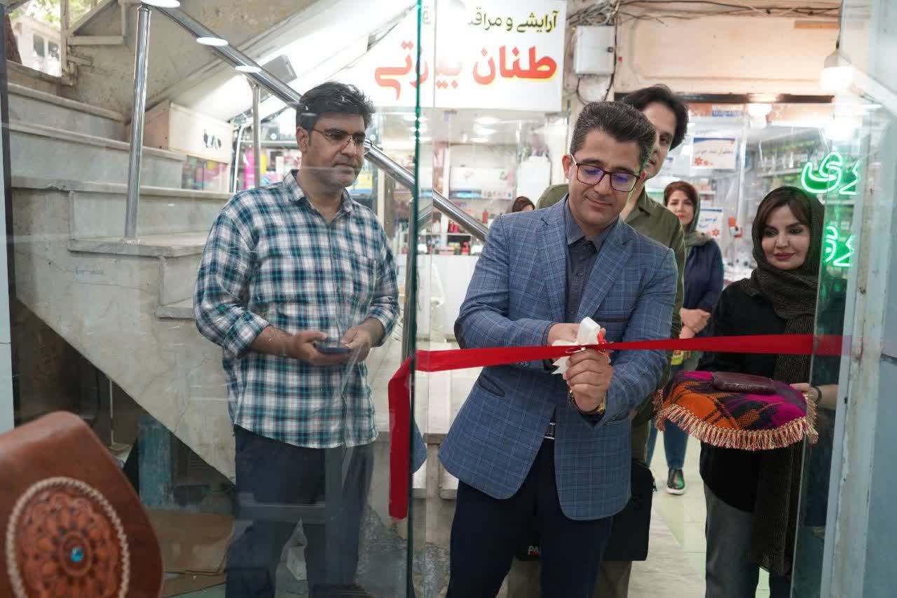 افتتاح فروشگاه چرم‌دوزی در خرم‌آباد؛ تأکید بر نقش صنایع‌دستی در کارآفرینی فرهنگی