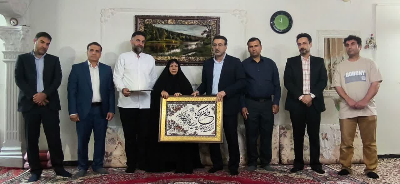 تجدید میثاق مدیرکل نوسازی مدارس لرستان با شهدای جنگ رمضان در خرم‌آباد