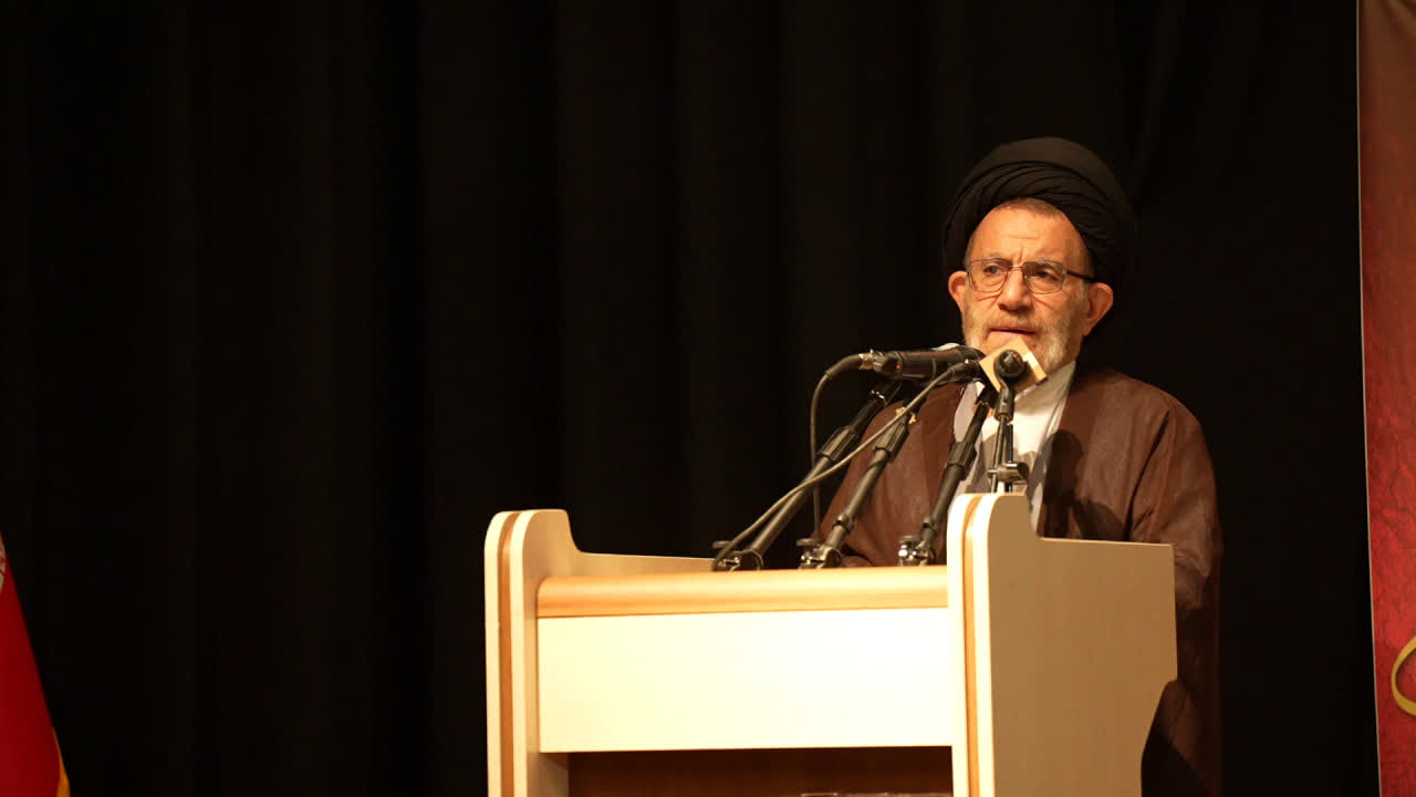 نماینده ولی‌فقیه در لرستان: خبرنگاران با روایت حقیقت بر امپراتوری رسانه‌ای دشمن فائق آمدند