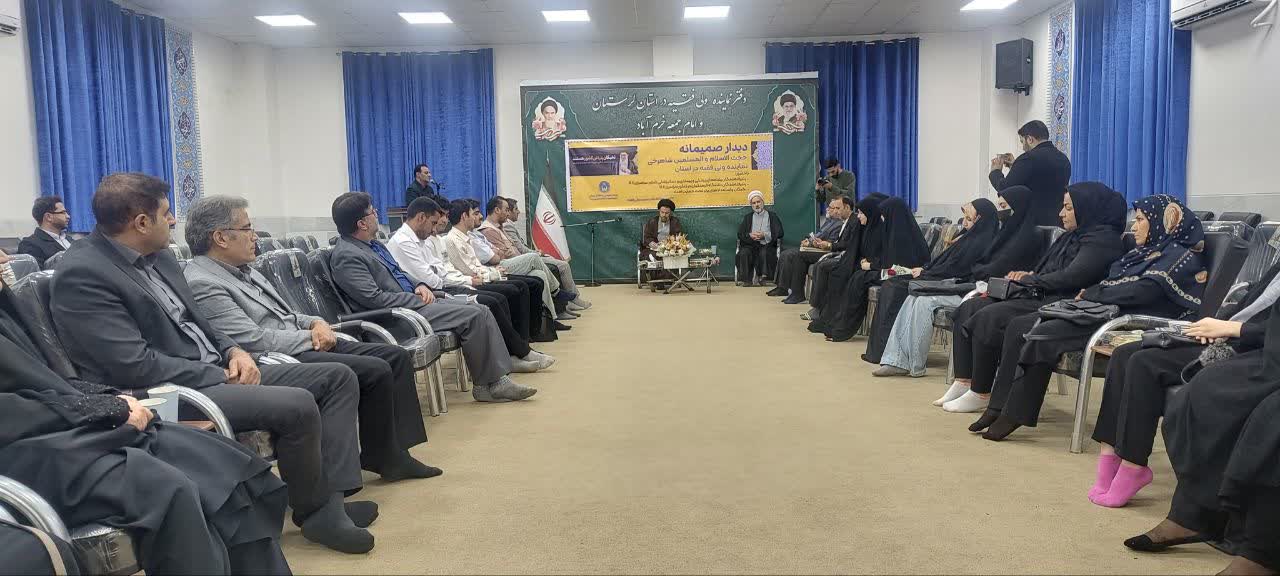 دیدار صمیمانه نخبگان و پذیرفته‌شدگان دانشگاهی خانواده امداد با نماینده ولی‌فقیه در لرستان