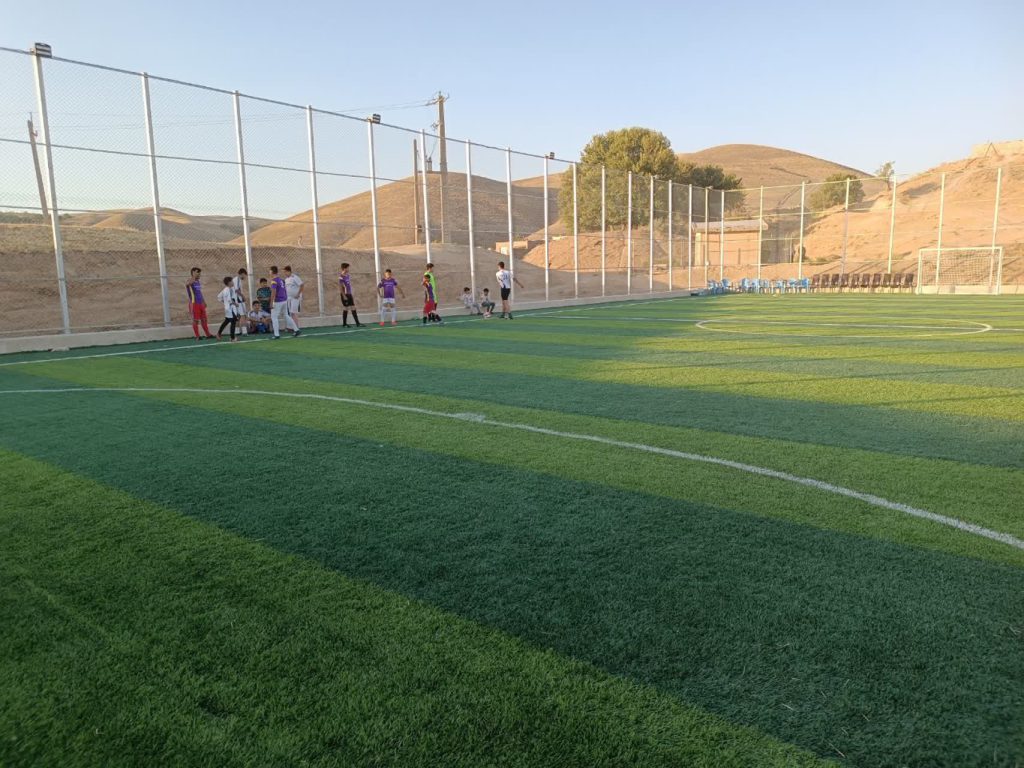 کلنگ‌زنی زمین فوتبال چمن مصنوعی در روستای شیخ‌میری بروجرد